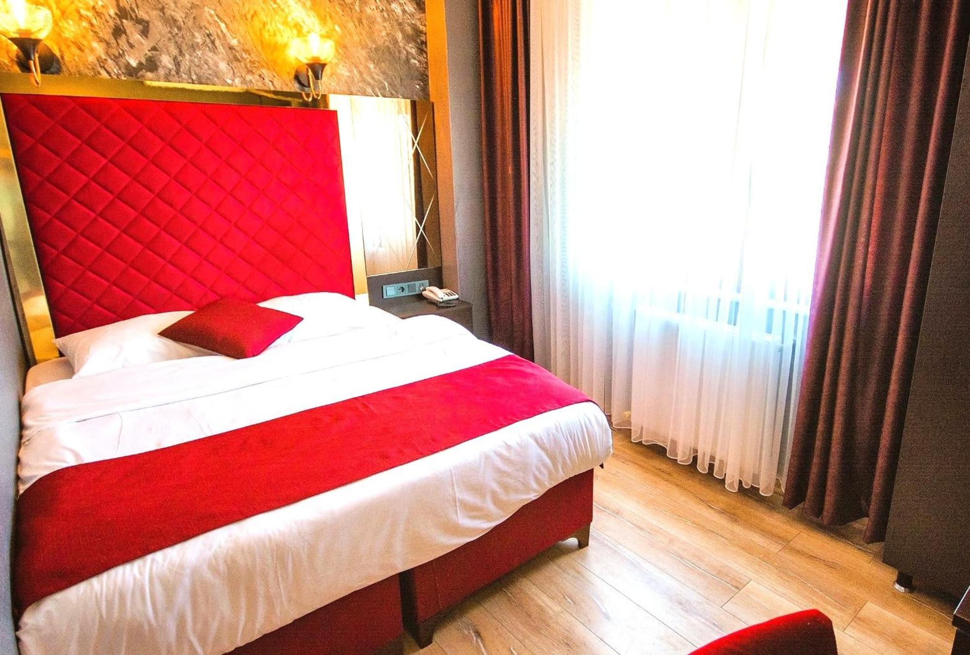 Atesde Dustu Salvara Hotel อิสตันบูล ภายนอก รูปภาพ