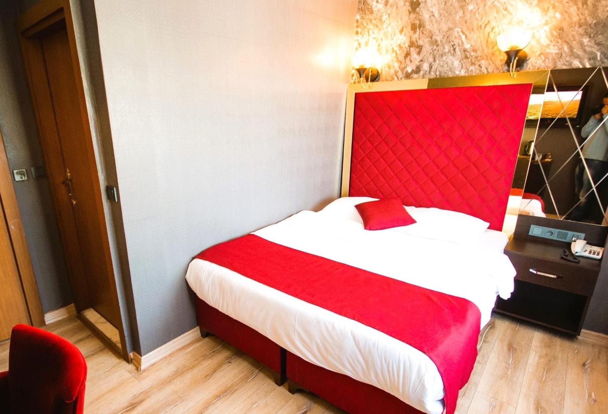 Atesde Dustu Salvara Hotel อิสตันบูล ภายนอก รูปภาพ