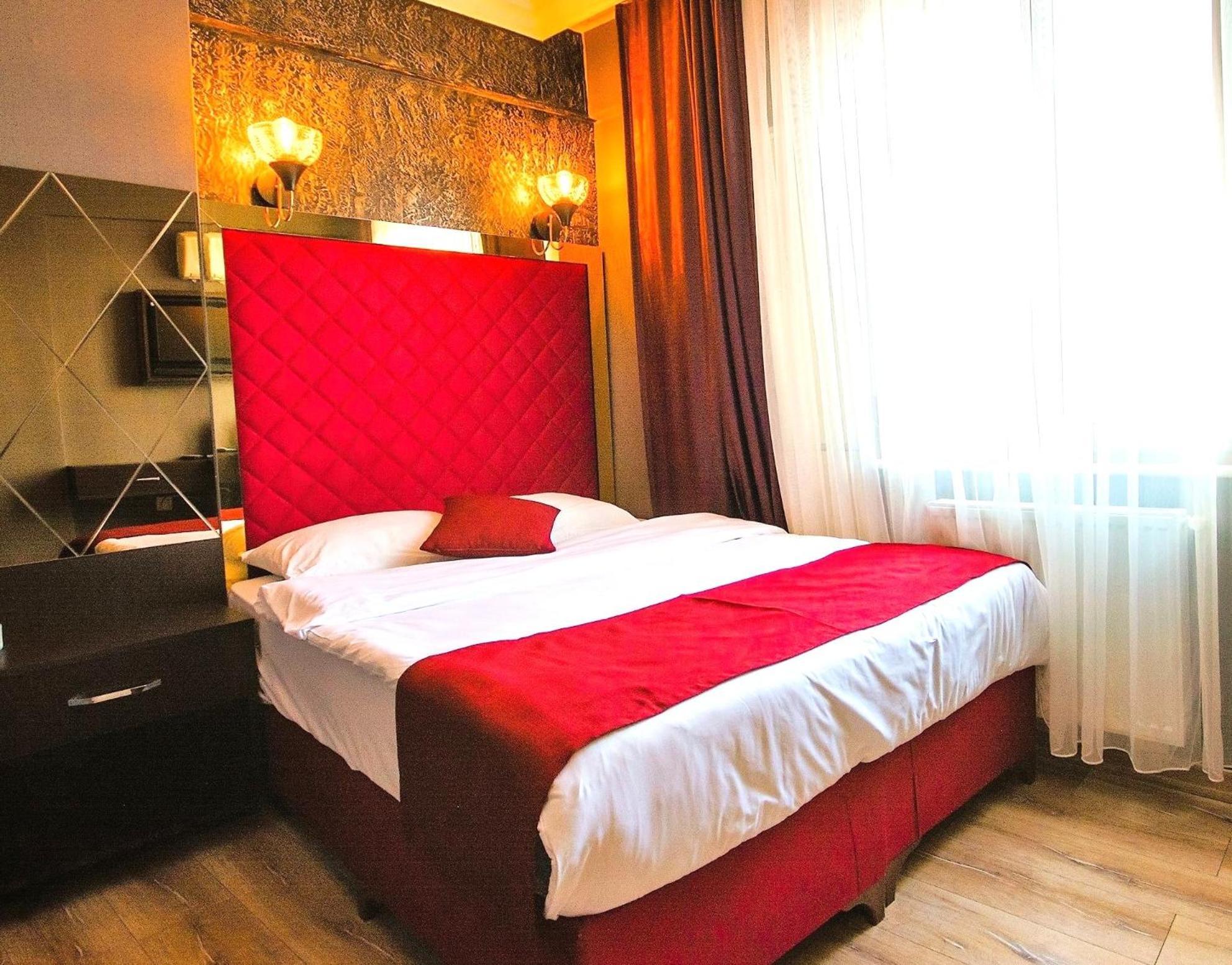 Atesde Dustu Salvara Hotel อิสตันบูล ภายนอก รูปภาพ
