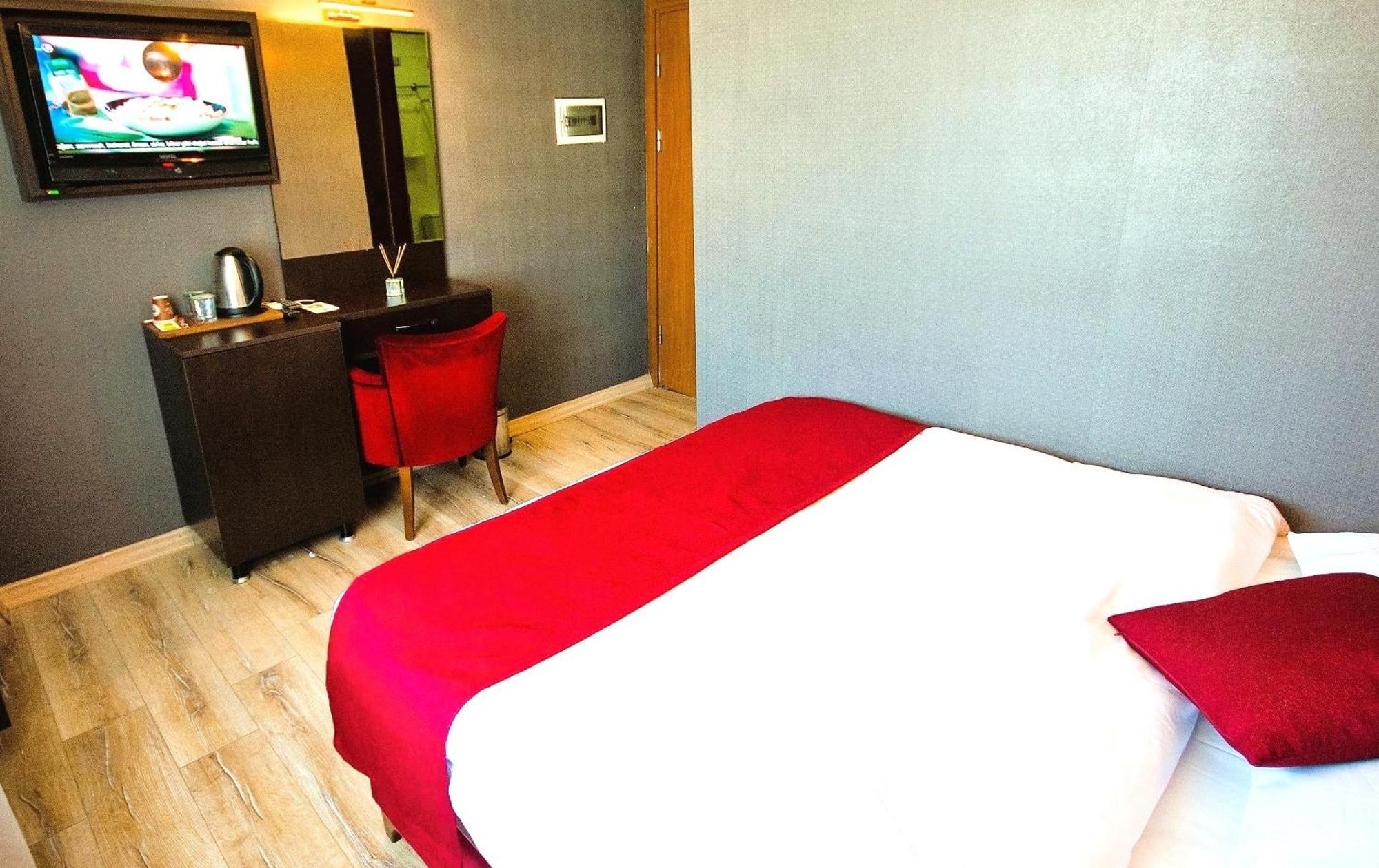 Atesde Dustu Salvara Hotel อิสตันบูล ภายนอก รูปภาพ